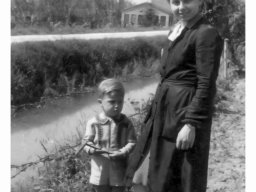Norberto Marastoni e la mamma Alice Degoli 1942 